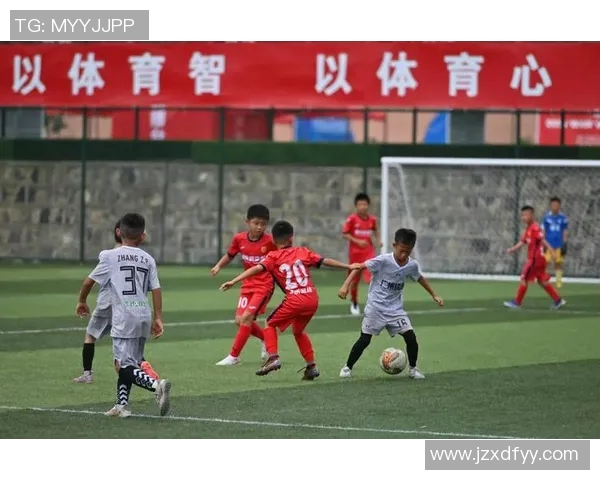 足球明星腰部训练方法揭秘助你提升竞技水平与身体素质 足球明星腰部训练方法揭秘助你提升竞技水平与身体素质