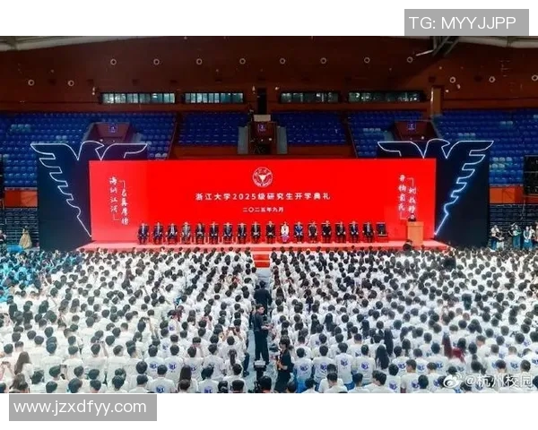 足球明星齐聚一堂为高考学子加油助威共同迎接人生新挑战 足球明星齐聚一堂为高考学子加油助威共同迎接人生新挑战