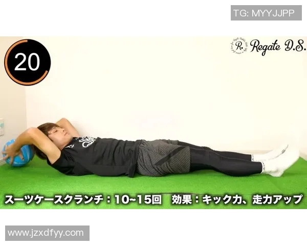 足球明星展现完美腹肌魅力肌肉男的训练秘诀与饮食分享